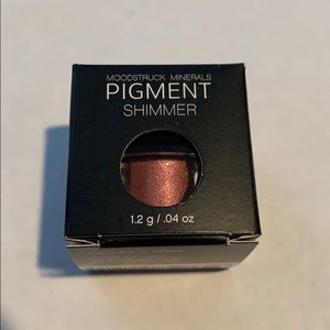 Younique Shimmery Loose Pigment Eye Shadow